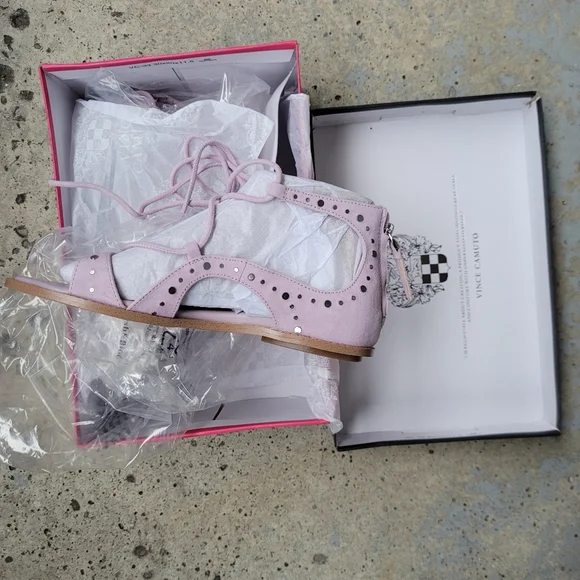 Shoe - Picture 3 of 6